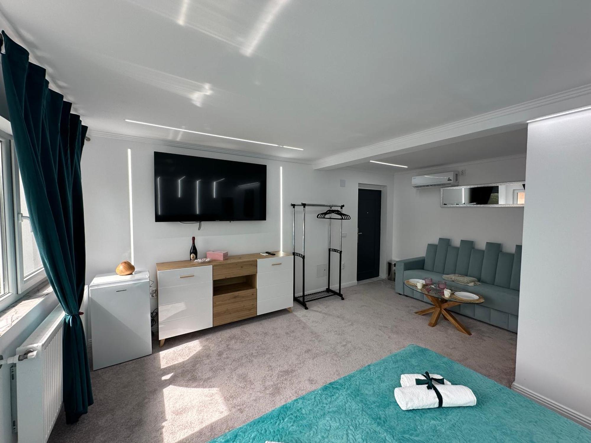 Elegant Escape Central Studio Craiova Kültér fotó