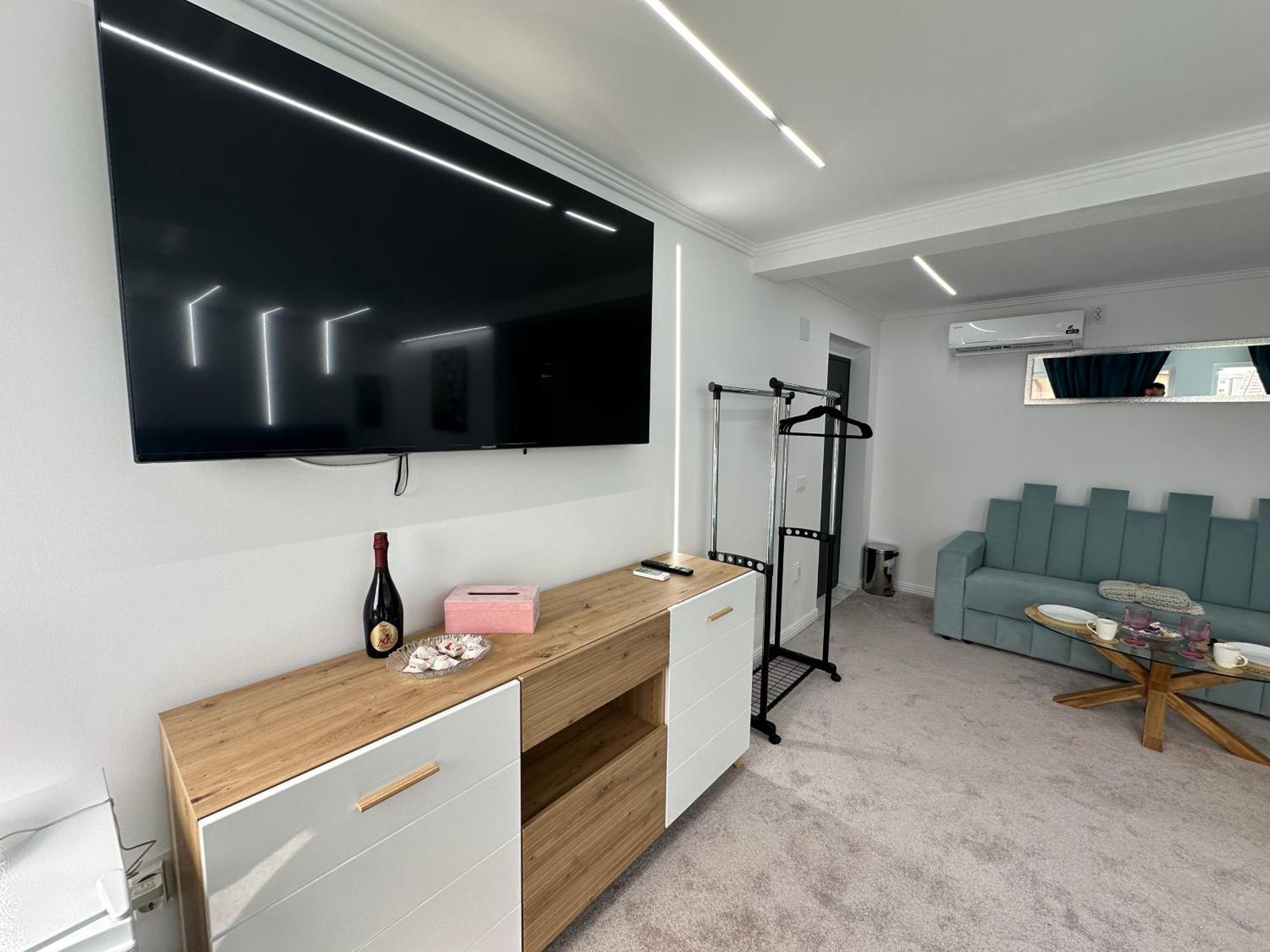 Elegant Escape Central Studio Craiova Kültér fotó